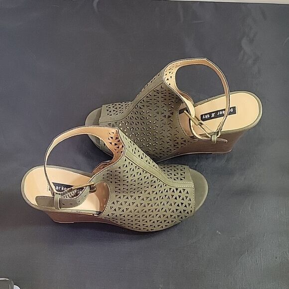 BRAND NEW PARKER&SKY ADJUSTABLE BUCKLE OPEN TOE CUTOUT WEDGE SANDAL - Picture 6 of 14